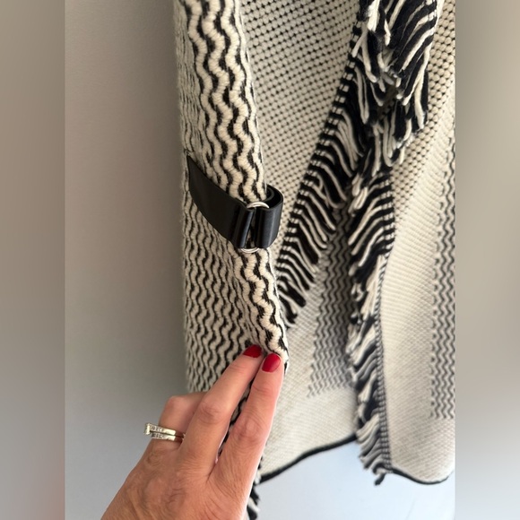 Chicos Open Front Knit Vest Woman’s SZ 0 Black White Fringe Wool Blend Long - Picture 4 of 9